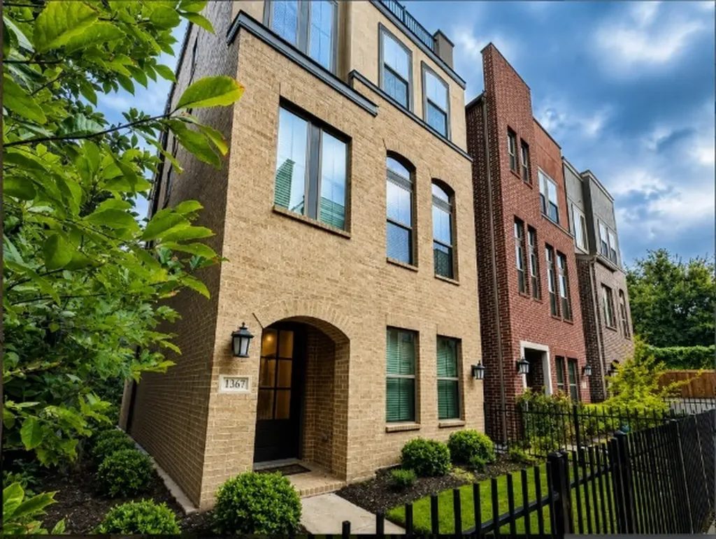 1367 Branchwood Place Dallas TX 75215