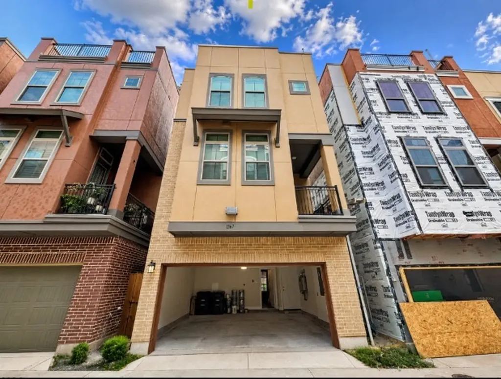 1367 Branchwood Place Dallas TX 75215