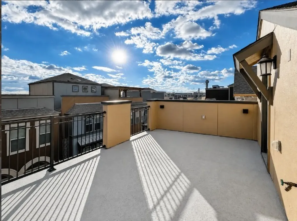 1367 Branchwood Place Dallas TX 75215