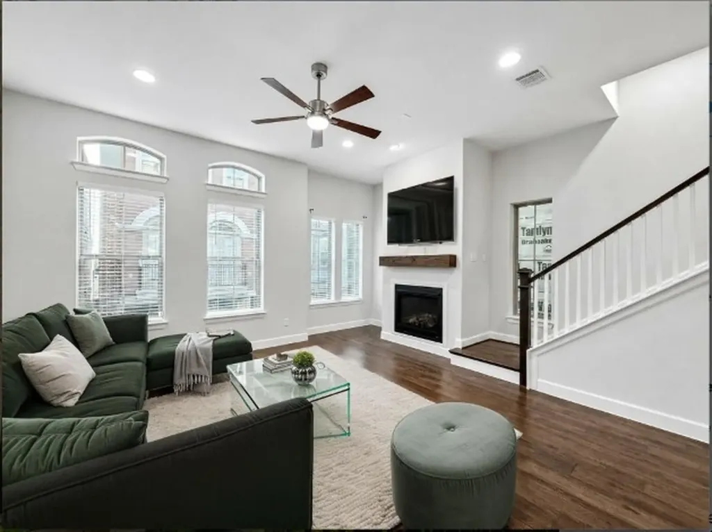 1367 Branchwood Place Dallas TX 75215