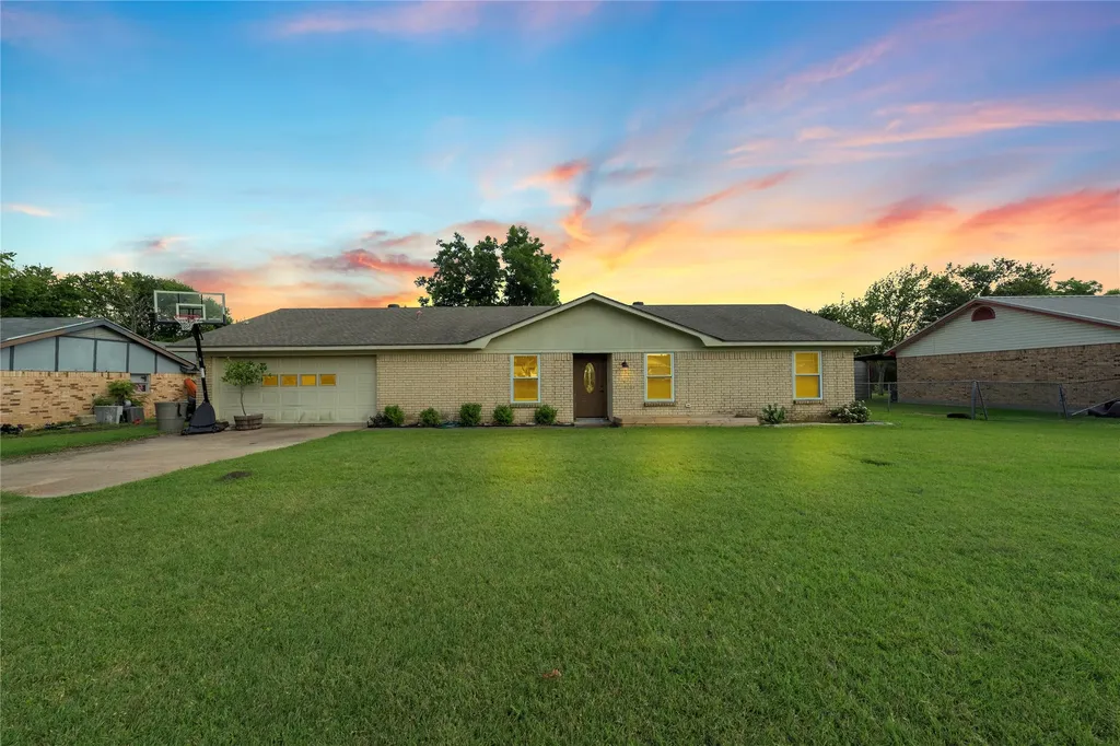 837 W 3rd Street Eddy TX 76524