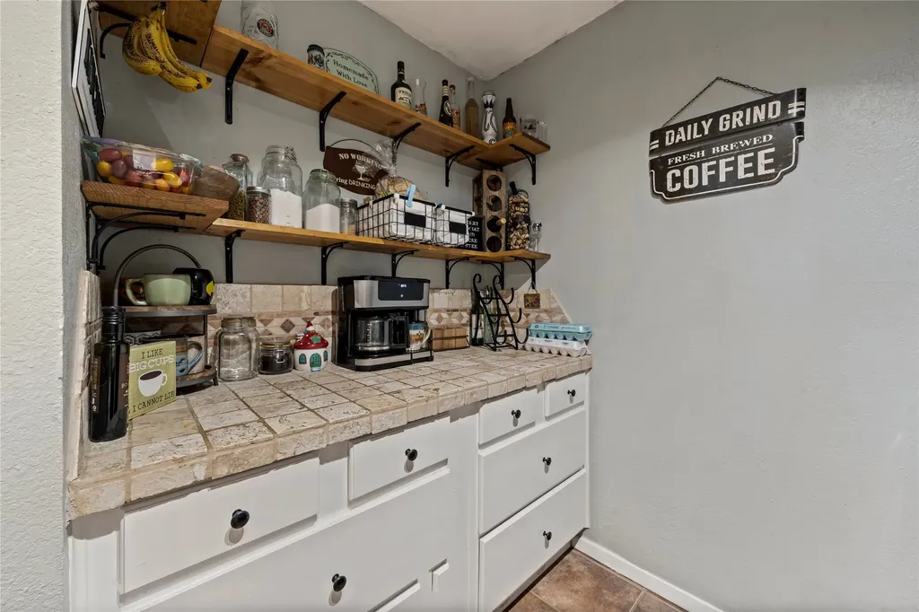 837 W 3rd Street Eddy TX 76524