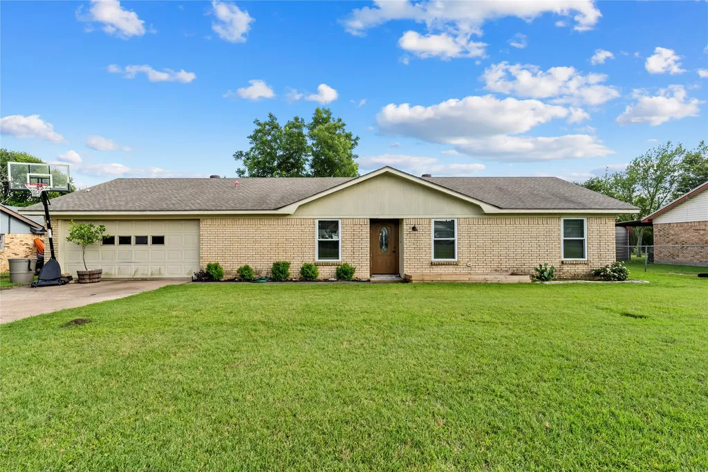 837 W 3rd Street Eddy TX 76524