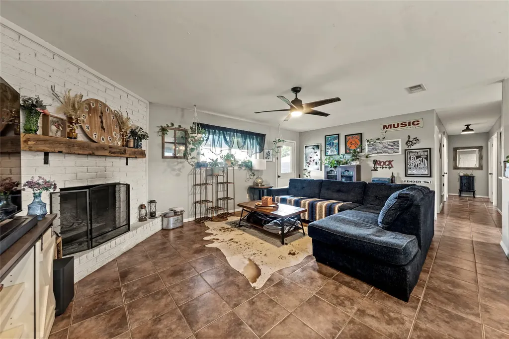 837 W 3rd Street Eddy TX 76524