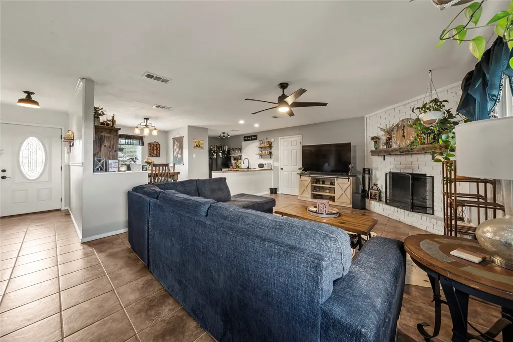 837 W 3rd Street Eddy TX 76524