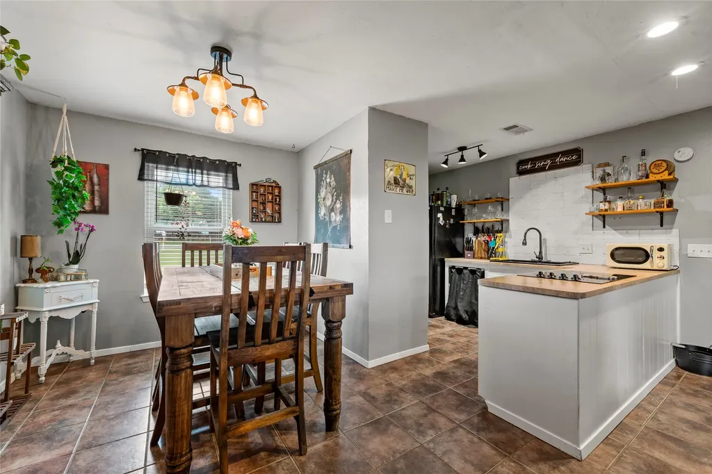 837 W 3rd Street Eddy TX 76524