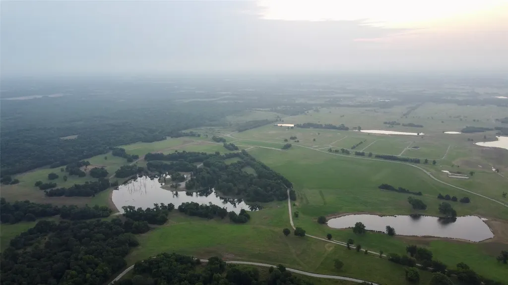 2085 S Oaks Lone Oak TX 75453
