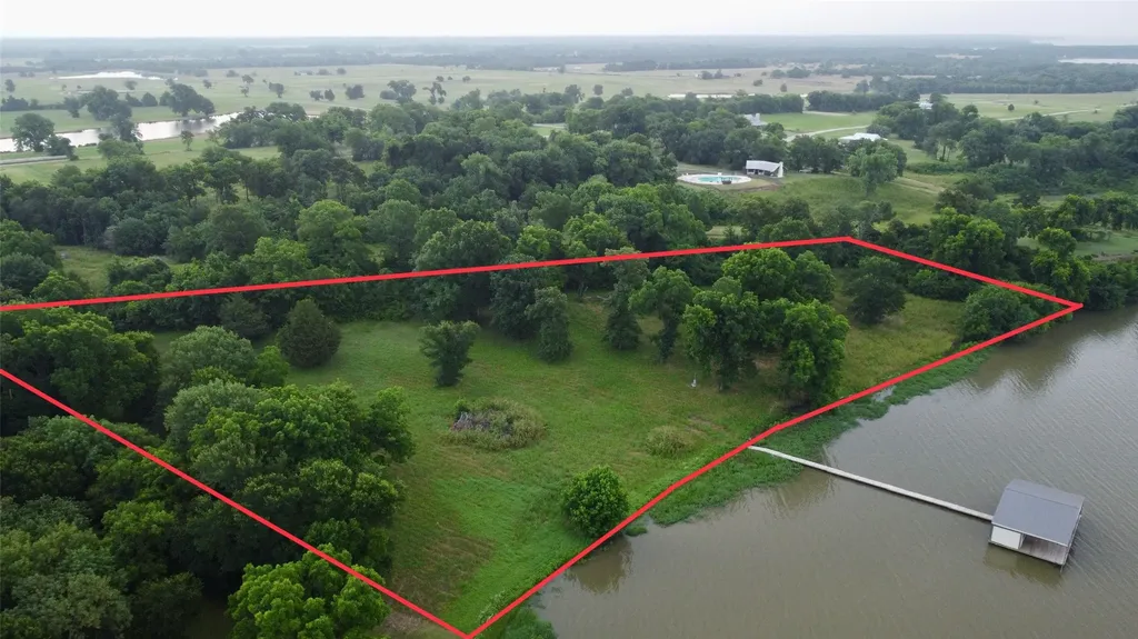 2085 S Oaks Lone Oak TX 75453