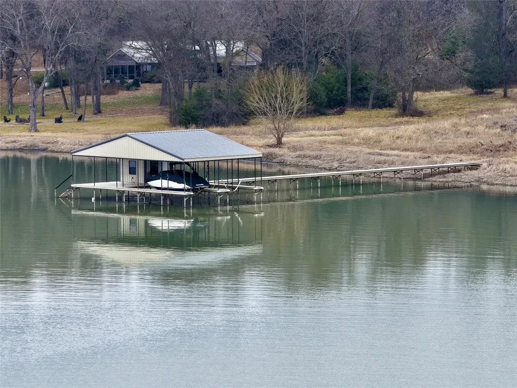 2085 S Oaks Lone Oak TX 75453