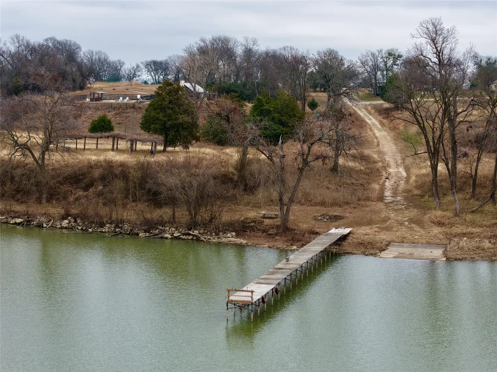 2085 S Oaks Lone Oak TX 75453