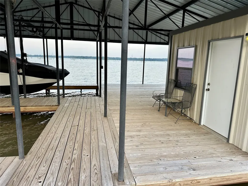 2085 S Oaks Lone Oak TX 75453