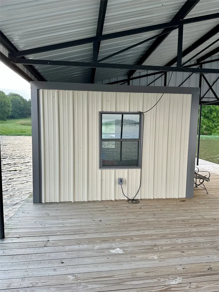 2085 S Oaks Lone Oak TX 75453