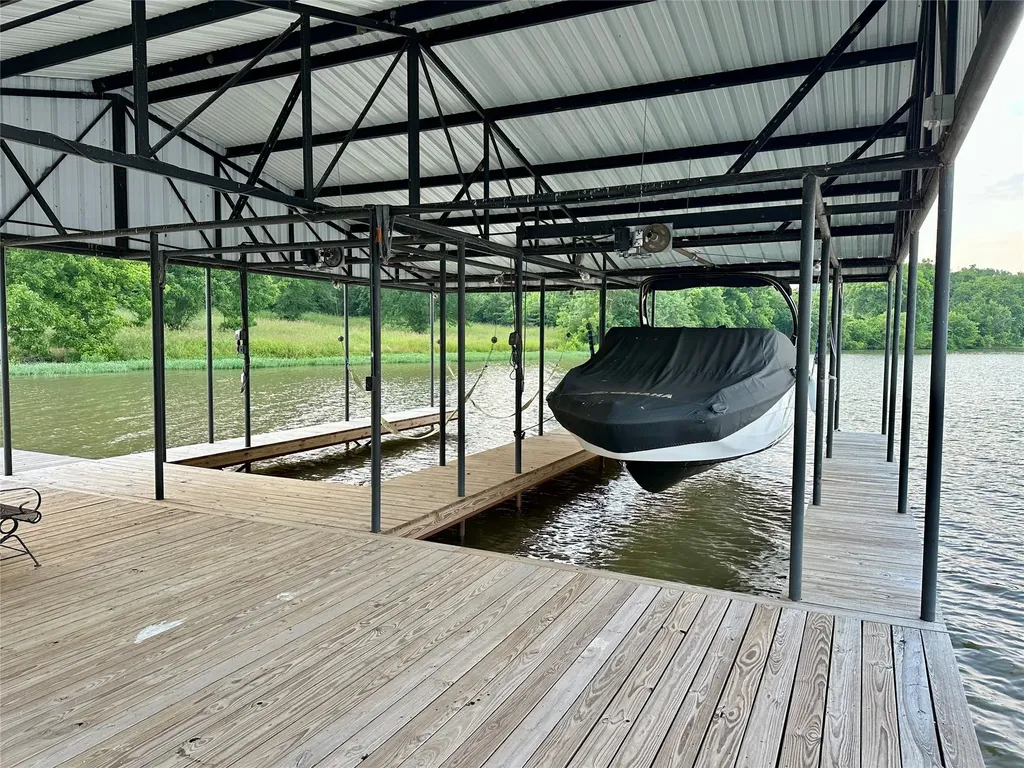 2085 S Oaks Lone Oak TX 75453