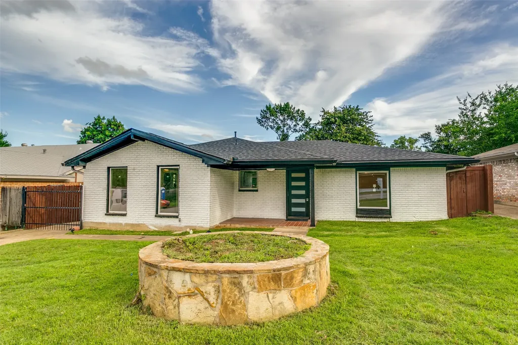 1504 Lexington Place Bedford TX 76022