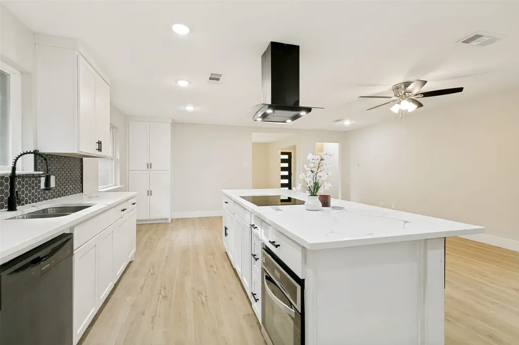 1504 Lexington Place Bedford TX 76022