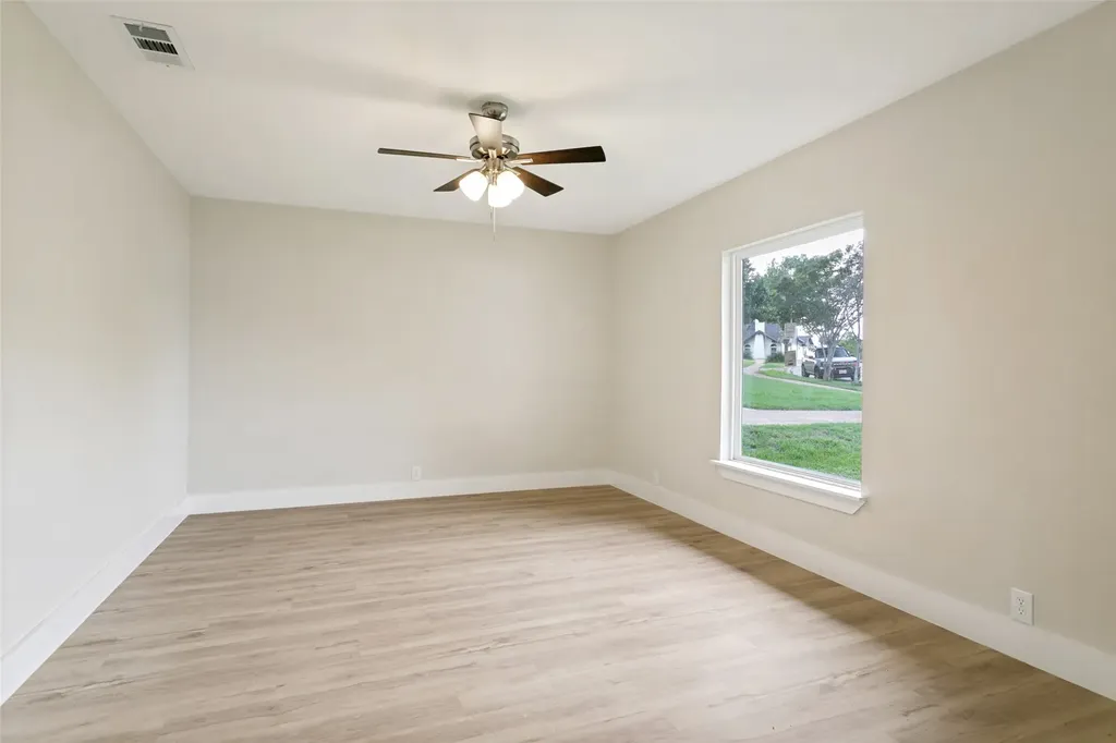 1504 Lexington Place Bedford TX 76022
