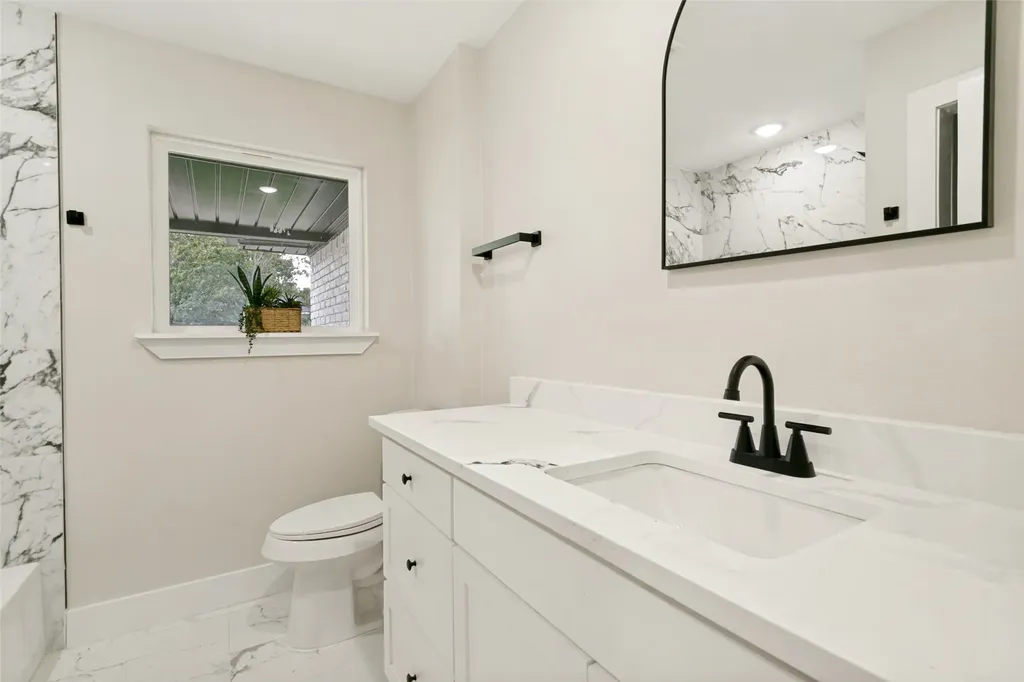 1504 Lexington Place Bedford TX 76022
