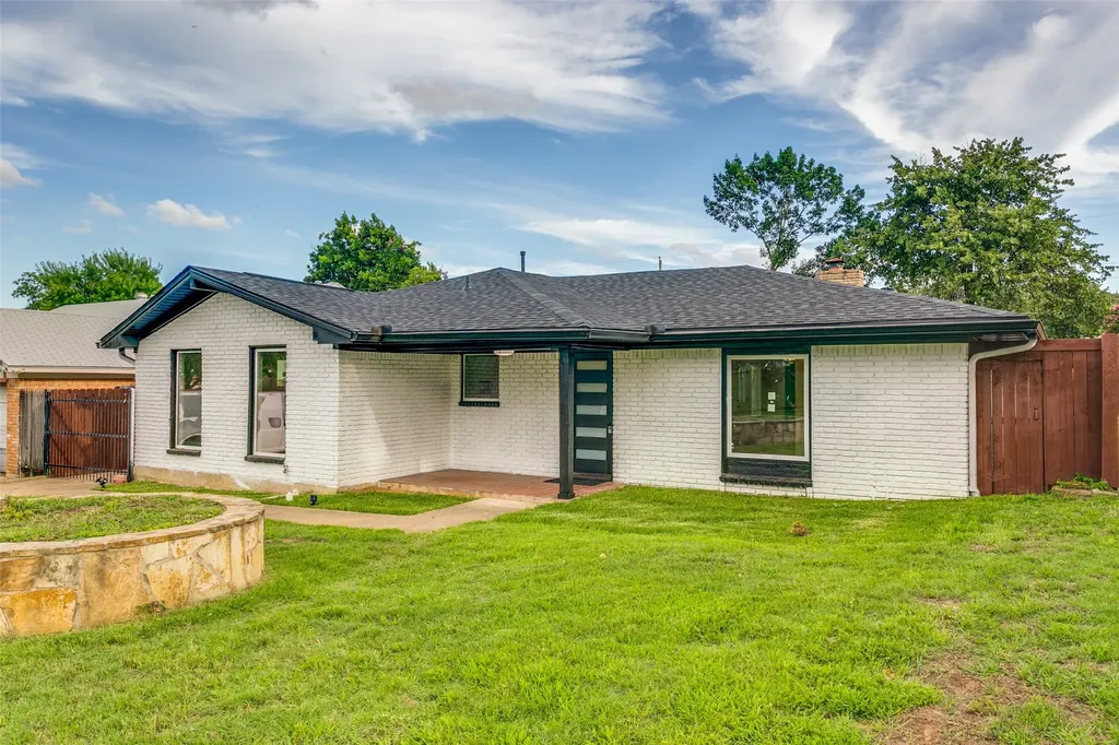 1504 Lexington Place Bedford TX 76022