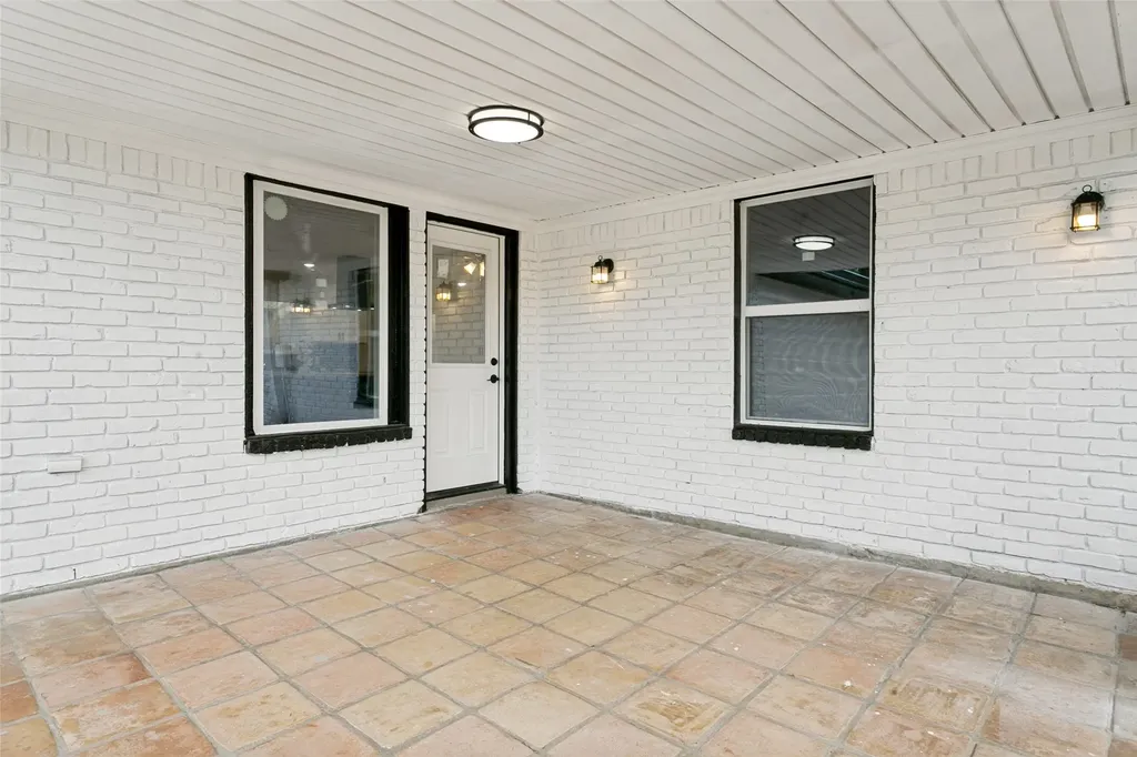 1504 Lexington Place Bedford TX 76022