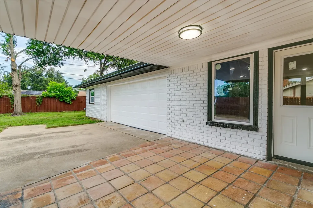 1504 Lexington Place Bedford TX 76022
