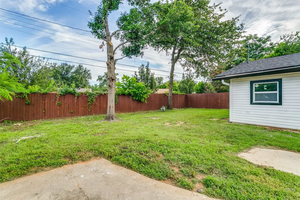 1504 Lexington Place Bedford TX 76022