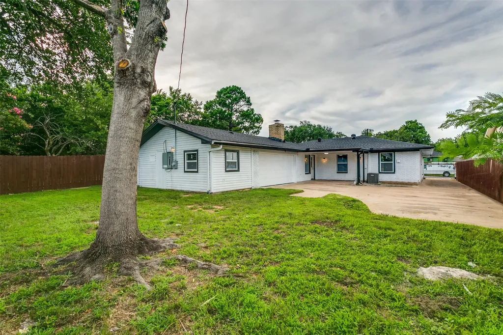 1504 Lexington Place Bedford TX 76022