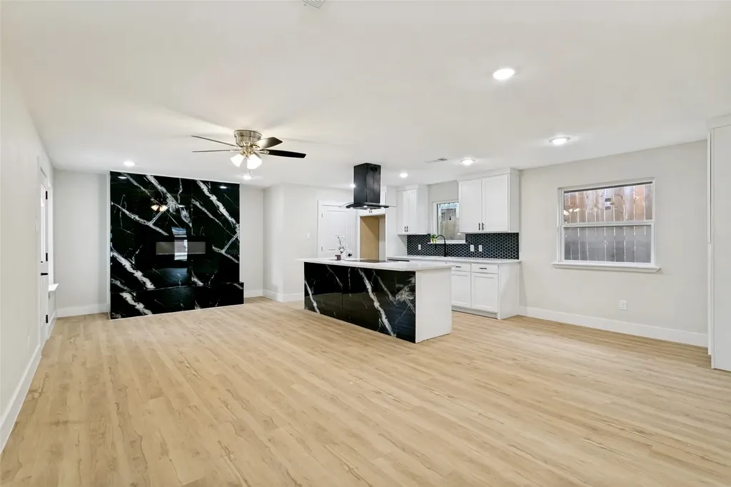 1504 Lexington Place Bedford TX 76022