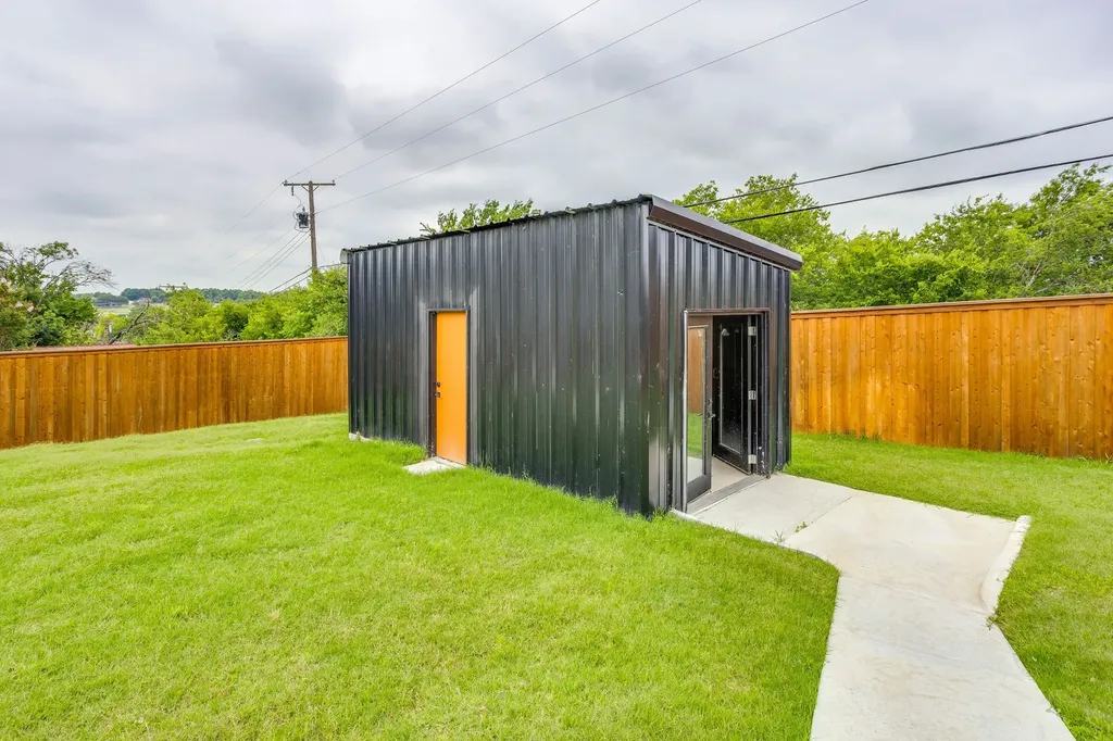 301 Paint Pony Trail N Fort Worth TX 76108