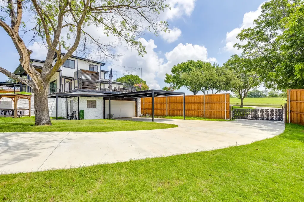 301 Paint Pony Trail N Fort Worth TX 76108