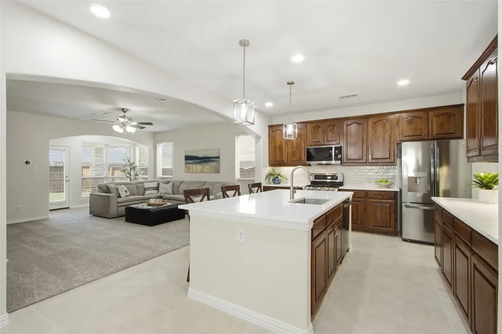 505 Sterling Ridge Lantana TX 76226