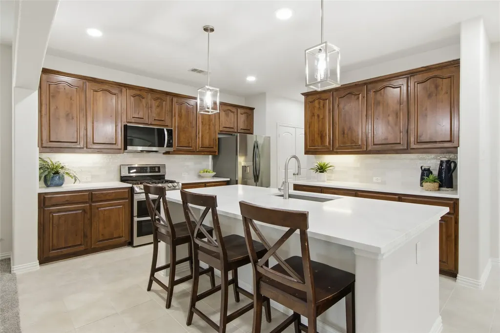 505 Sterling Ridge Lantana TX 76226