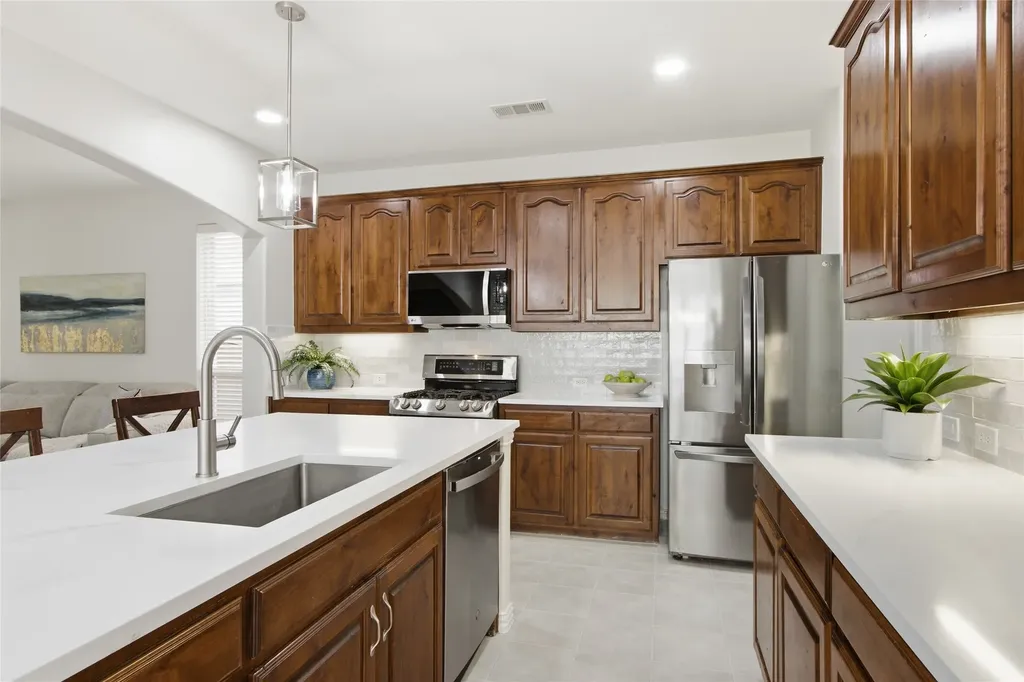 505 Sterling Ridge Lantana TX 76226