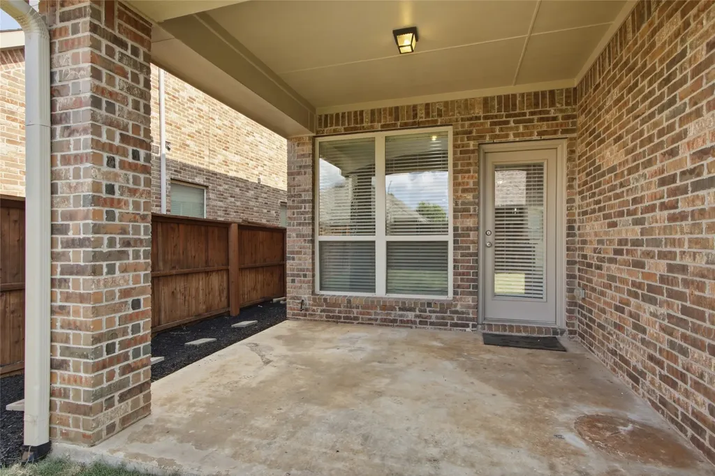 505 Sterling Ridge Lantana TX 76226