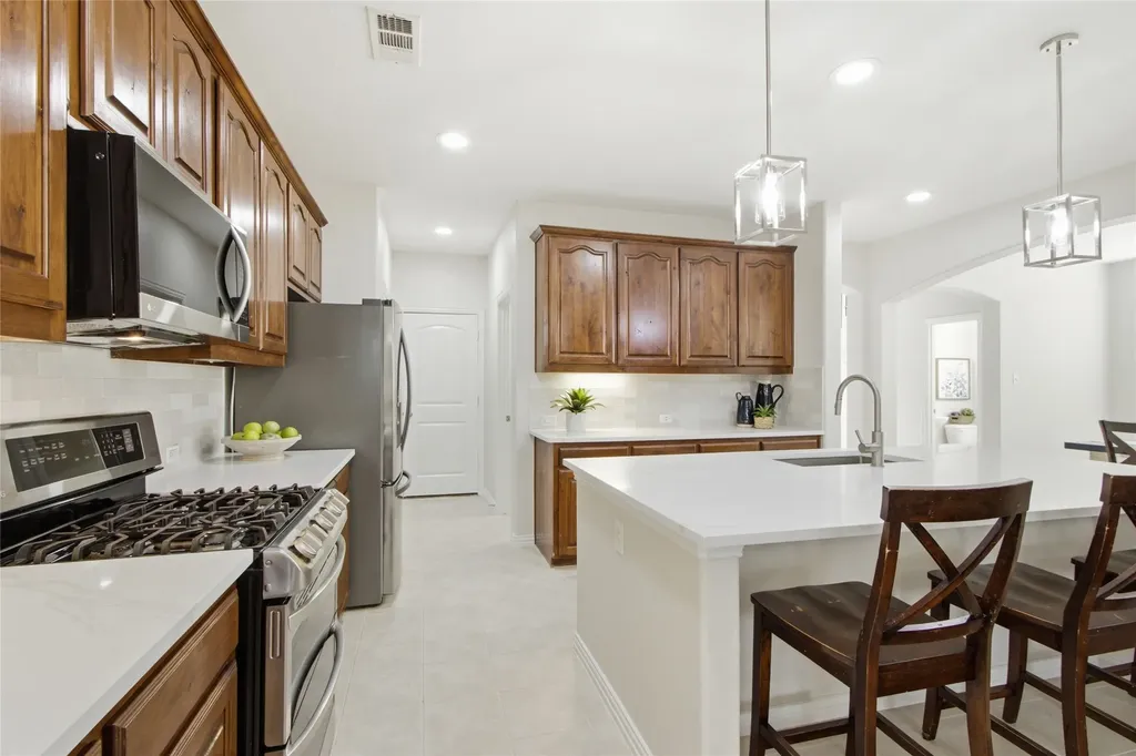 505 Sterling Ridge Lantana TX 76226