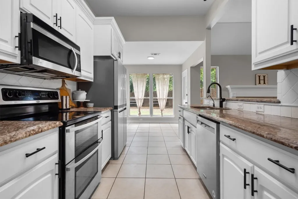 115 S Blue Bonnet Circle Justin TX 76247