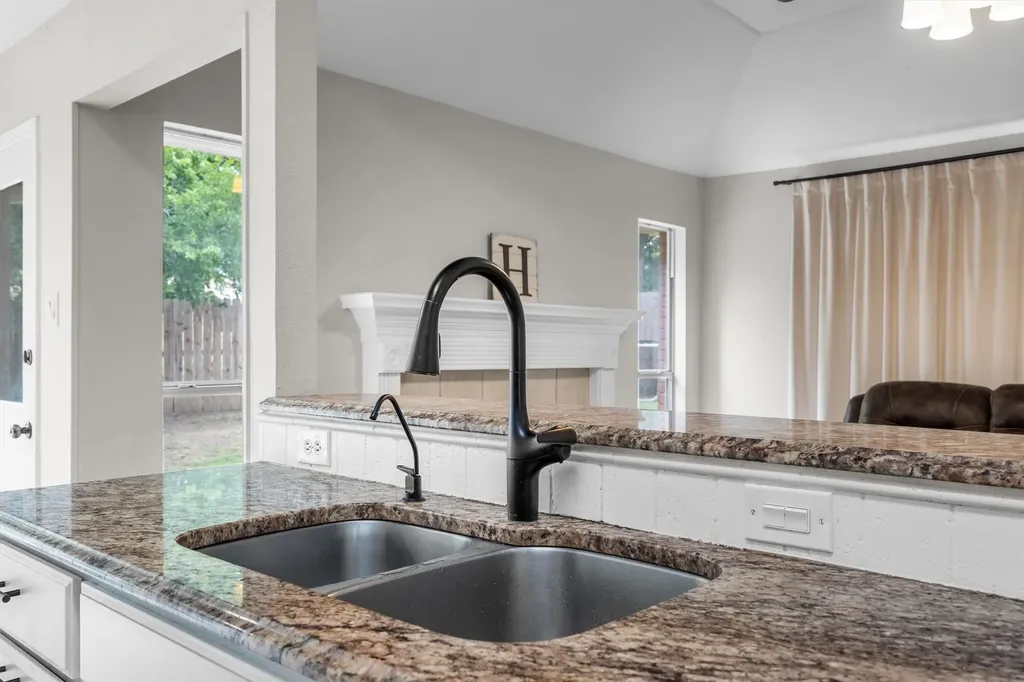 115 S Blue Bonnet Circle Justin TX 76247