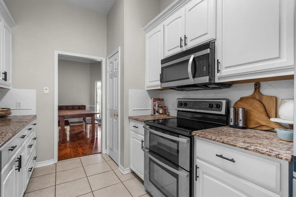 115 S Blue Bonnet Circle Justin TX 76247
