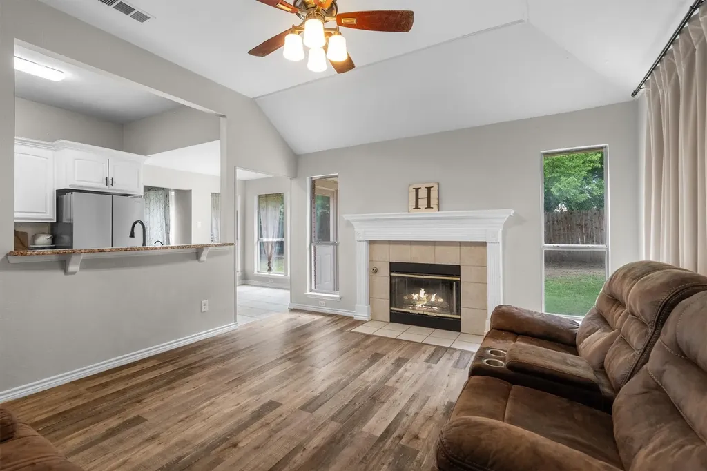 115 S Blue Bonnet Circle Justin TX 76247