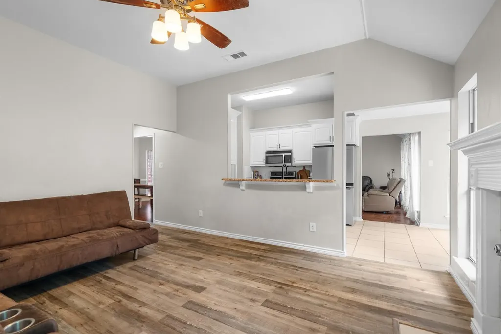 115 S Blue Bonnet Circle Justin TX 76247