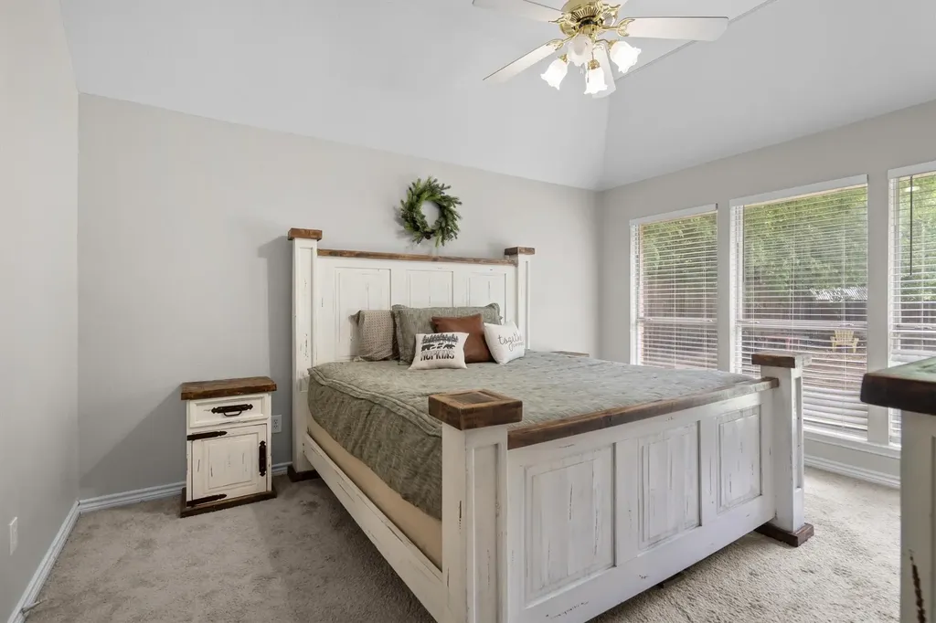 115 S Blue Bonnet Circle Justin TX 76247
