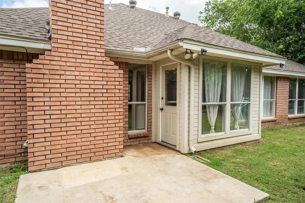 115 S Blue Bonnet Circle Justin TX 76247