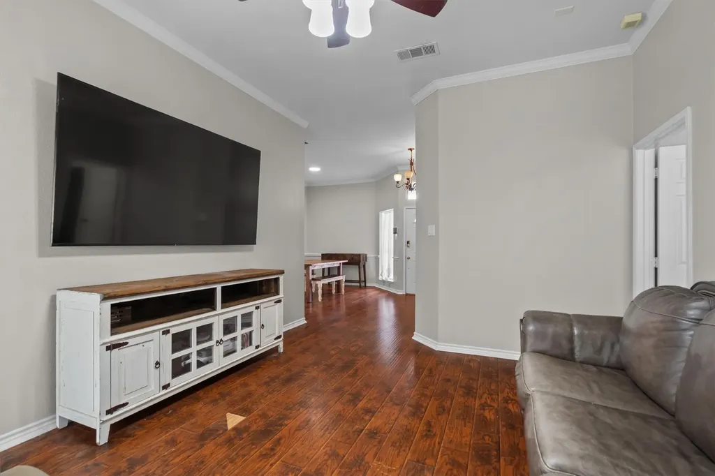 115 S Blue Bonnet Circle Justin TX 76247