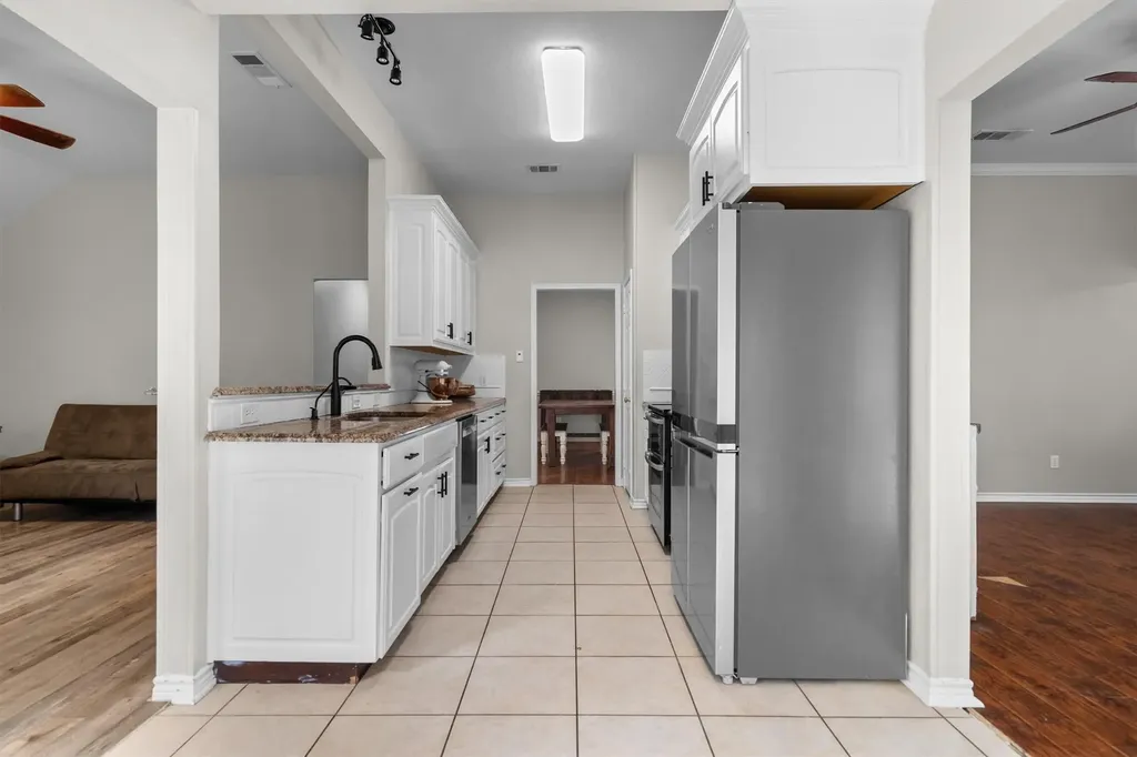 115 S Blue Bonnet Circle Justin TX 76247