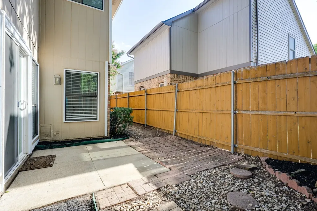 200 Saddle Rock Court Irving TX 75063