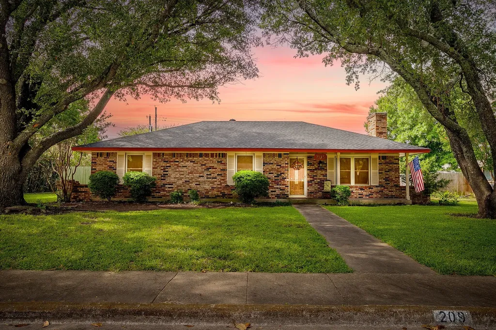 209 Hillcrest Drive Midlothian TX 76065