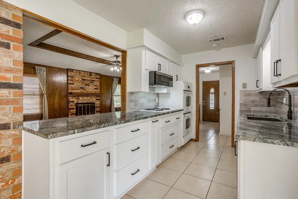 209 Hillcrest Drive Midlothian TX 76065