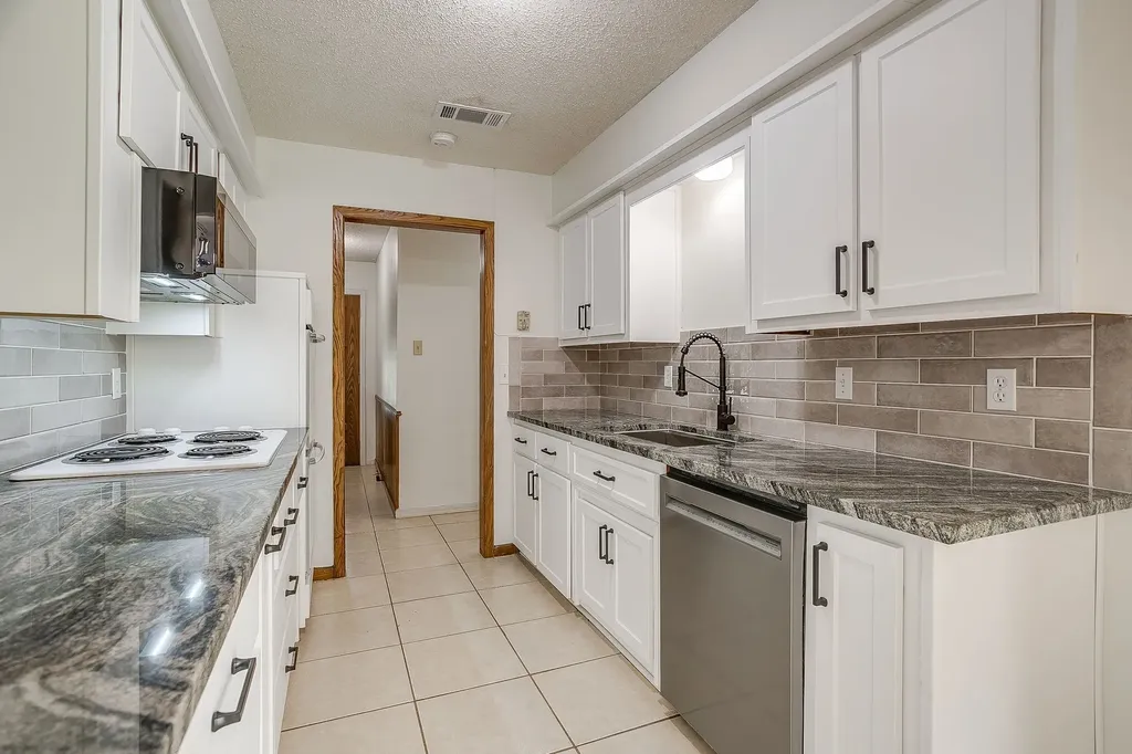 209 Hillcrest Drive Midlothian TX 76065