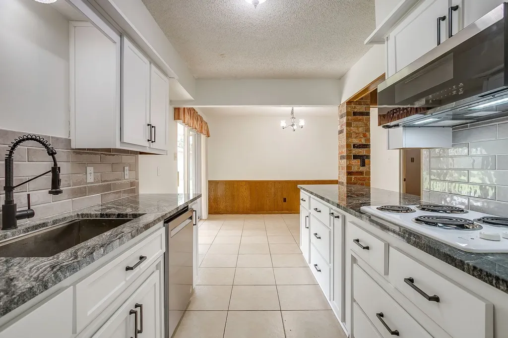 209 Hillcrest Drive Midlothian TX 76065
