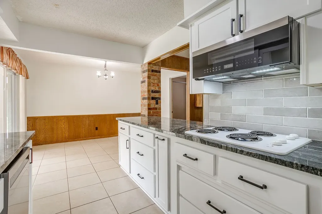 209 Hillcrest Drive Midlothian TX 76065