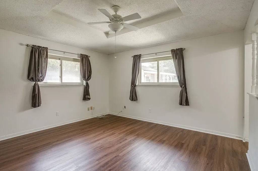 209 Hillcrest Drive Midlothian TX 76065